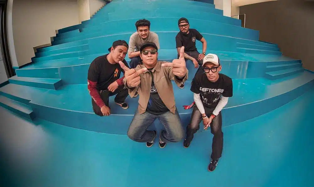Dikhianati dan Hancur, National Boulevard Balas Lewat "Feel So Low"